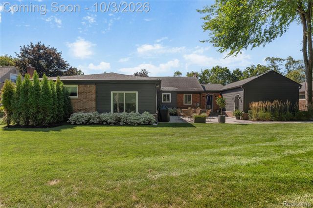 17234 Birwood Avenue, Beverly Hills Village, MI 48025