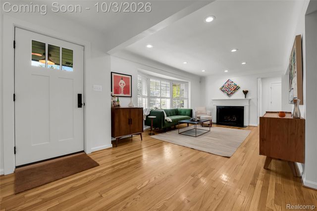 17234 Birwood Avenue, Beverly Hills Village, MI 48025