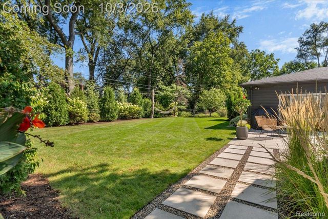 17234 Birwood Avenue, Beverly Hills Village, MI 48025