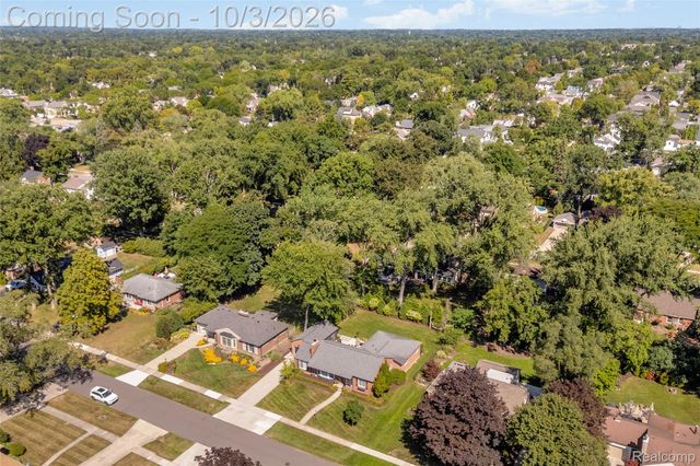17234 Birwood Avenue, Beverly Hills Village, MI 48025