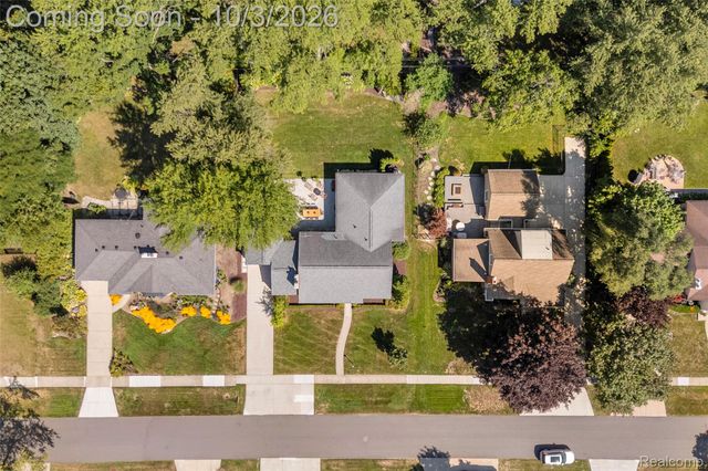 17234 Birwood Avenue, Beverly Hills Village, MI 48025