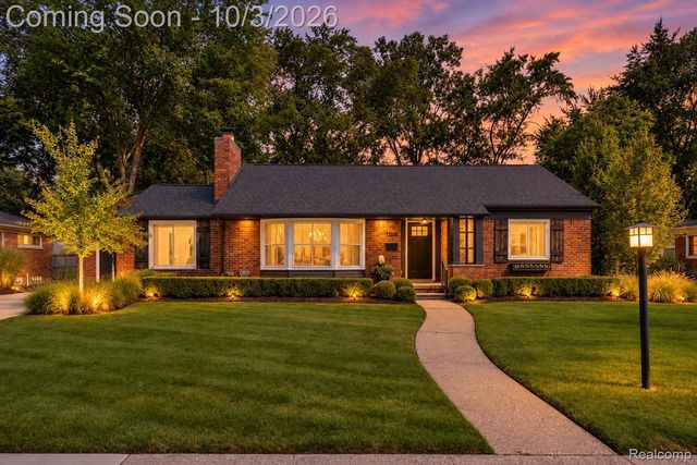 17234 Birwood Avenue, Beverly Hills Village, MI 48025