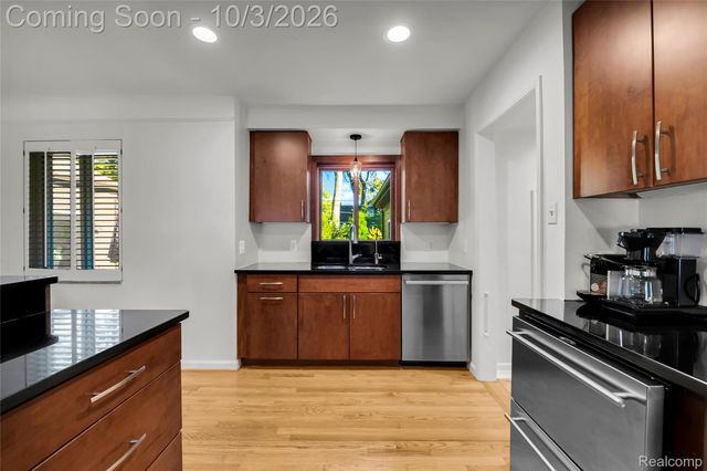 17234 Birwood Avenue, Beverly Hills Village, MI 48025