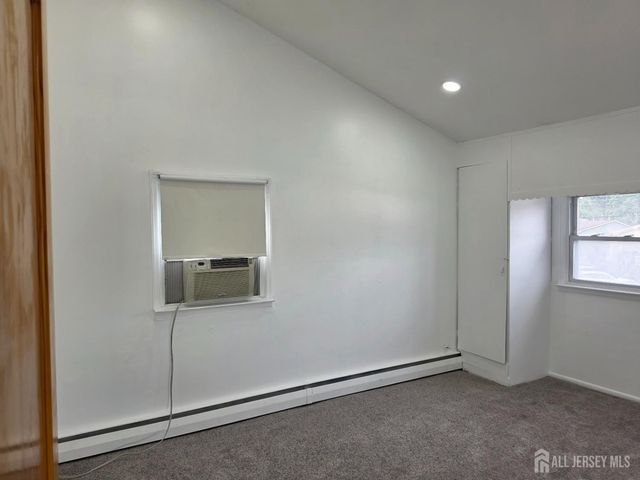 9 FLORENCE Drive, Parlin, NJ 08859