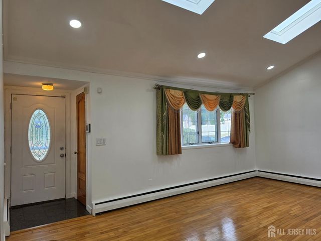 9 FLORENCE Drive, Parlin, NJ 08859