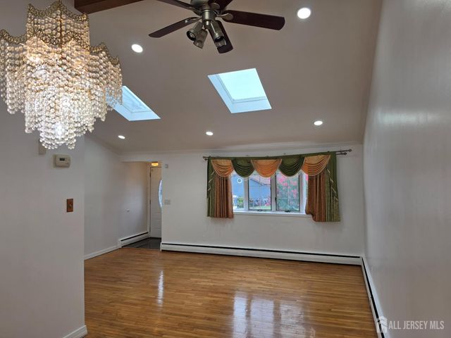 9 FLORENCE Drive, Parlin, NJ 08859