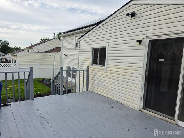 9 FLORENCE Drive, Parlin, NJ 08859
