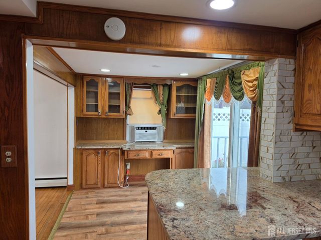 9 FLORENCE Drive, Parlin, NJ 08859