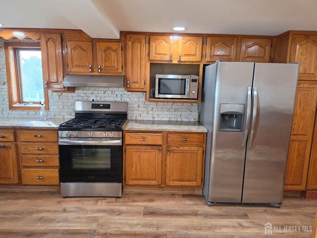 9 FLORENCE Drive, Parlin, NJ 08859
