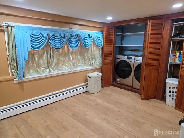 9 FLORENCE Drive, Parlin, NJ 08859