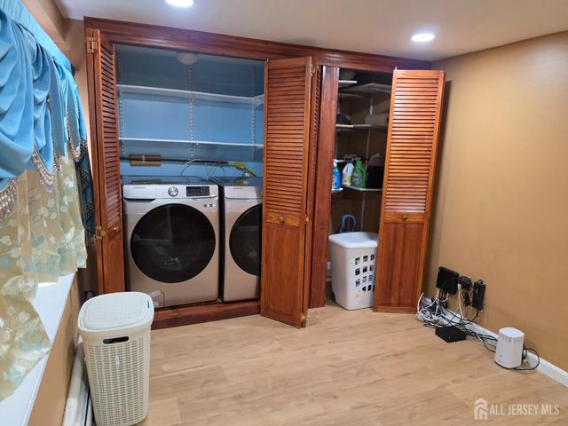 9 FLORENCE Drive, Parlin, NJ 08859