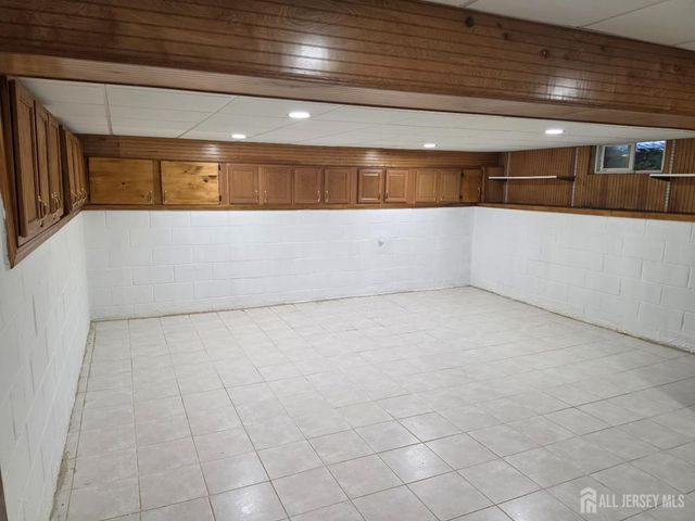 9 FLORENCE Drive, Parlin, NJ 08859