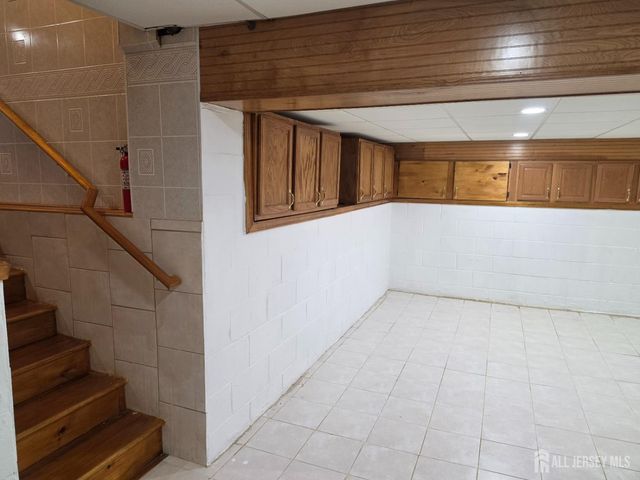 9 FLORENCE Drive, Parlin, NJ 08859
