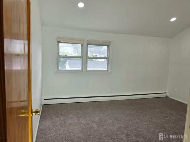 9 FLORENCE Drive, Parlin, NJ 08859