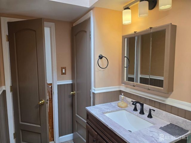 9 FLORENCE Drive, Parlin, NJ 08859