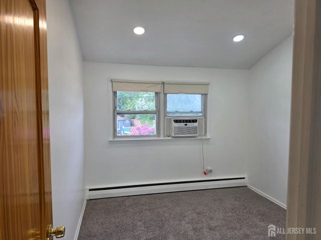 9 FLORENCE Drive, Parlin, NJ 08859