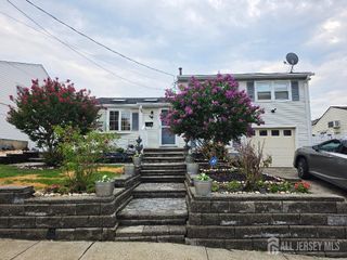 9 FLORENCE Drive, Parlin, NJ 08859