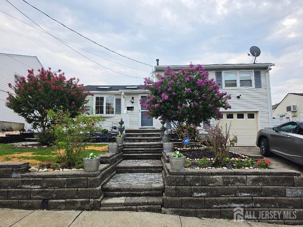 9 FLORENCE Drive, Parlin, NJ 08859