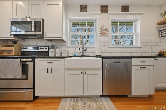 27 Chester Street, East Northport, NY 11731