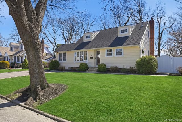 27 Chester Street, East Northport, NY 11731