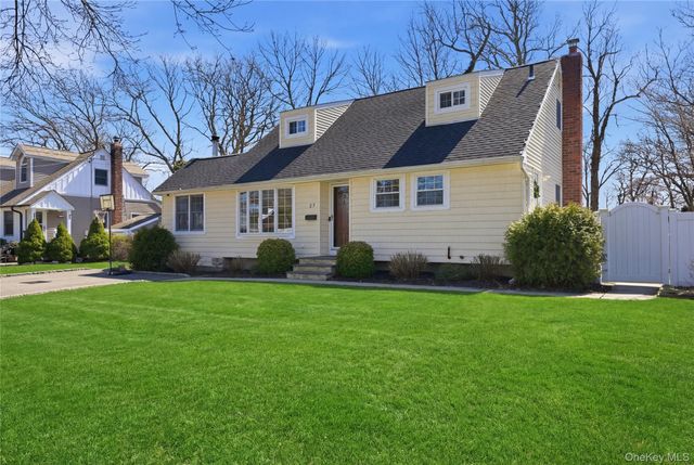 27 Chester Street, East Northport, NY 11731