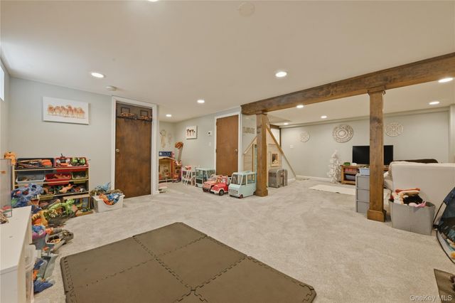 27 Chester Street, East Northport, NY 11731