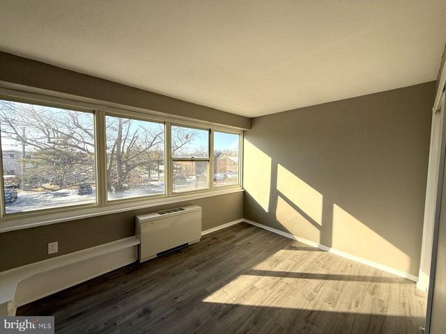 207 BARCLAY TOWERS, Cherry Hill, NJ 08034