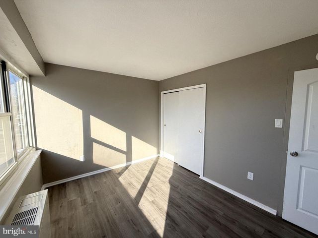 207 BARCLAY TOWERS, Cherry Hill, NJ 08034