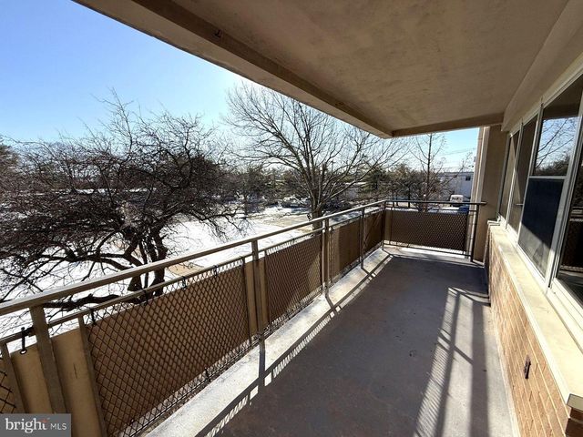 207 BARCLAY TOWERS, Cherry Hill, NJ 08034