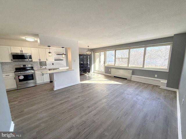 207 BARCLAY TOWERS, Cherry Hill, NJ 08034