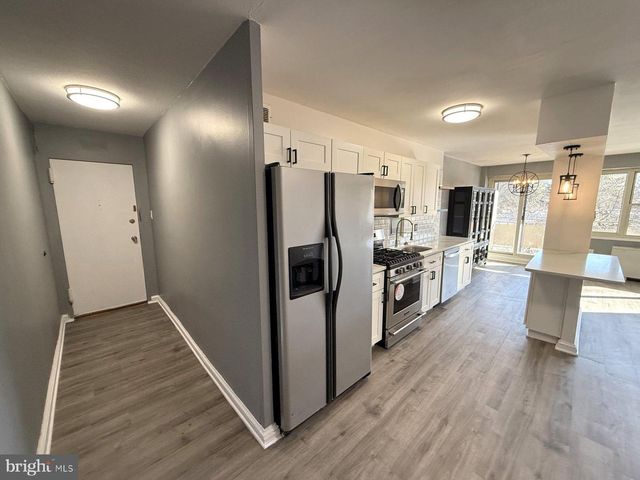 207 BARCLAY TOWERS, Cherry Hill, NJ 08034