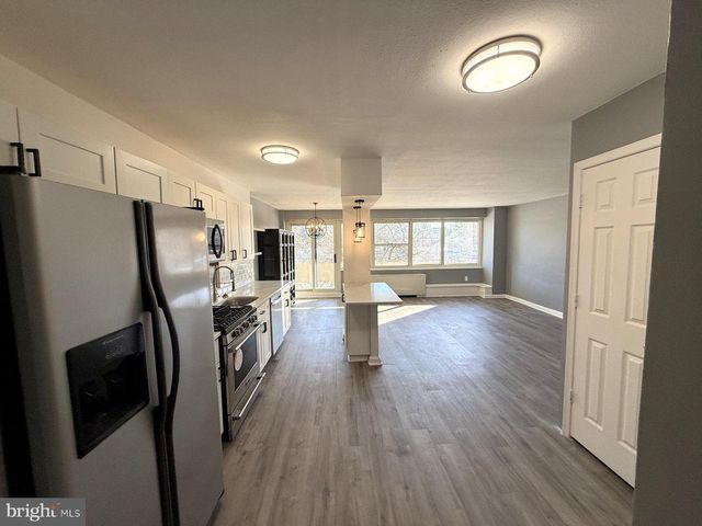 207 BARCLAY TOWERS, Cherry Hill, NJ 08034