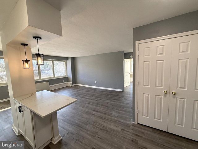 207 BARCLAY TOWERS, Cherry Hill, NJ 08034