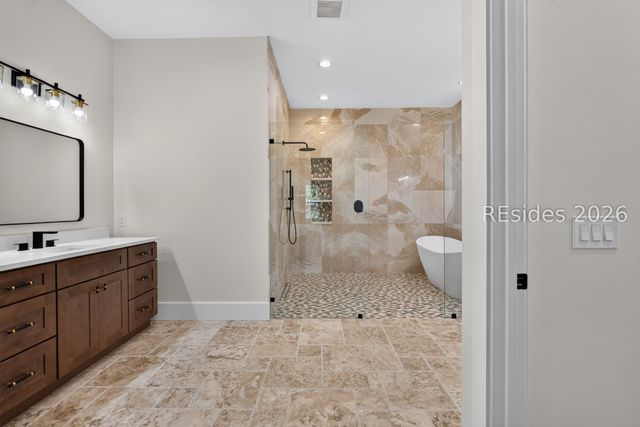 740 Colonial Dr, Hilton Head Island, SC 29926