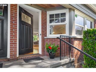 2555 Nw SAVIER St 9, Portland, OR 97210