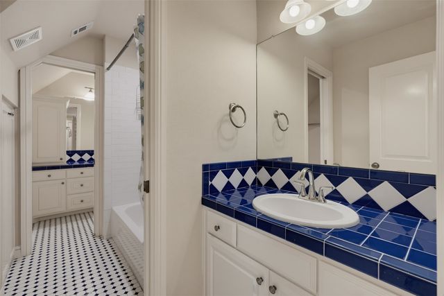 6013 Avalon Street, North Richland Hills, TX 76180