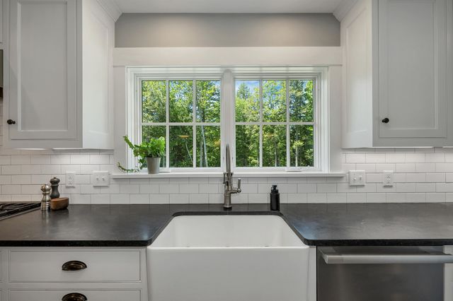 50 Ice House Road, New London, NH 03257