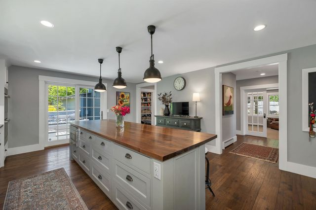 50 Ice House Road, New London, NH 03257
