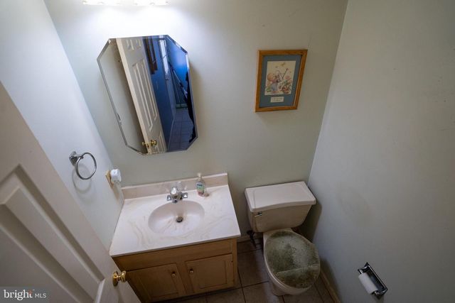 210 ROCKLAWN LN, Lancaster, PA 17601