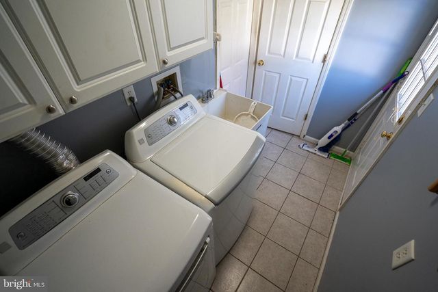 210 ROCKLAWN LN, Lancaster, PA 17601