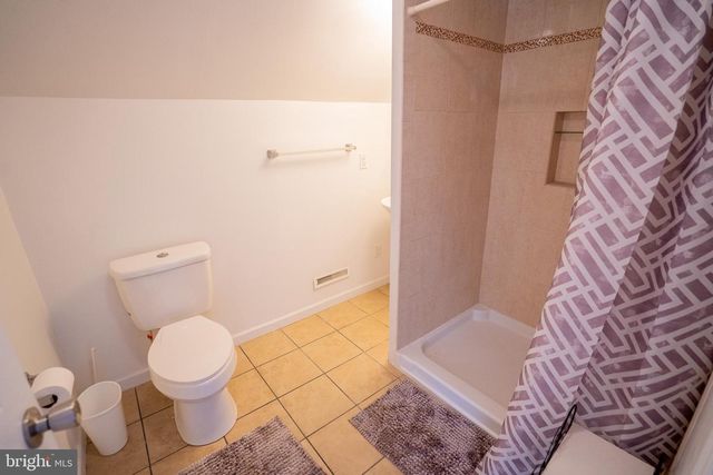 210 ROCKLAWN LN, Lancaster, PA 17601