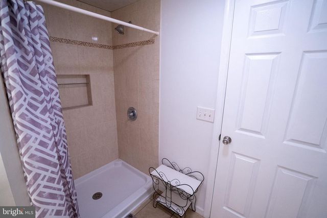 210 ROCKLAWN LN, Lancaster, PA 17601