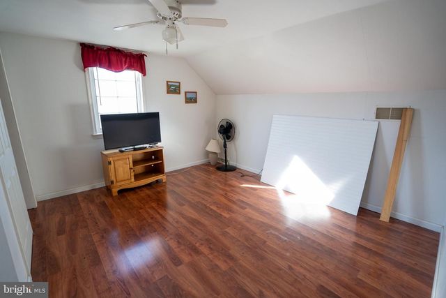 210 ROCKLAWN LN, Lancaster, PA 17601