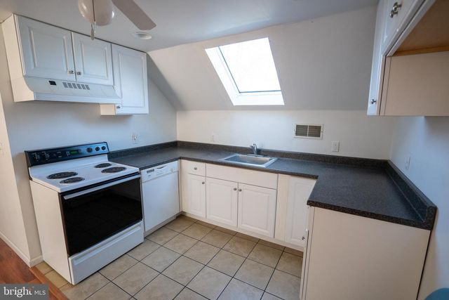 210 ROCKLAWN LN, Lancaster, PA 17601