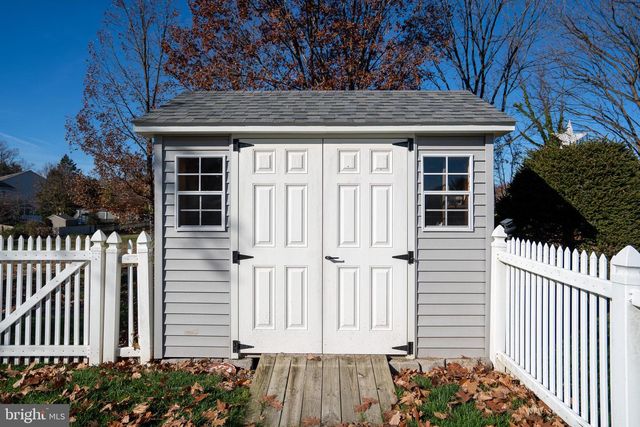 210 ROCKLAWN LN, Lancaster, PA 17601