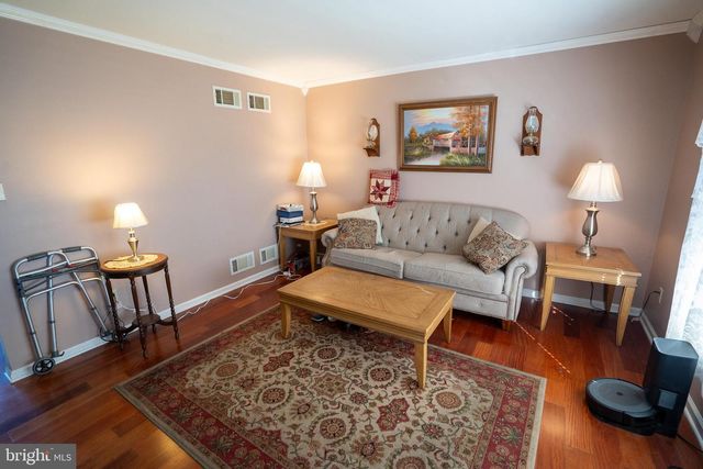 210 ROCKLAWN LN, Lancaster, PA 17601