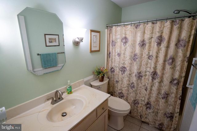 210 ROCKLAWN LN, Lancaster, PA 17601