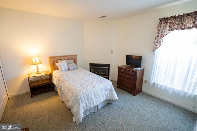 210 ROCKLAWN LN, Lancaster, PA 17601