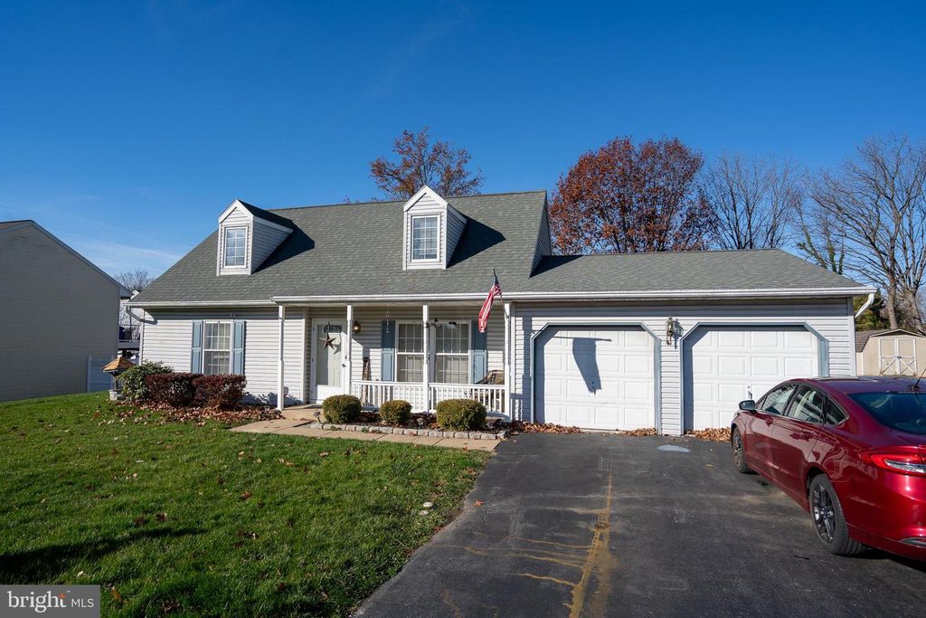 210 ROCKLAWN LN, Lancaster, PA 17601