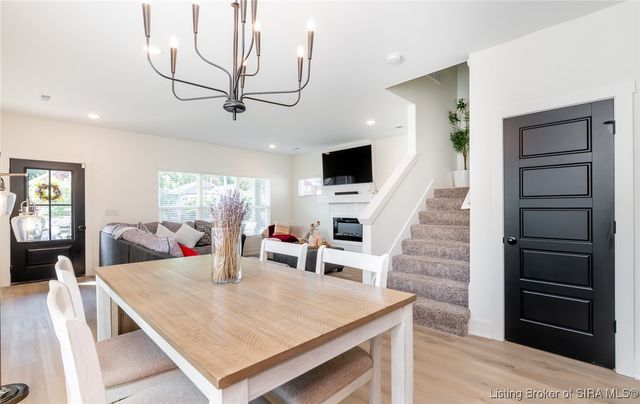 719 E Chestnut Street, Jeffersonville, IN 47130